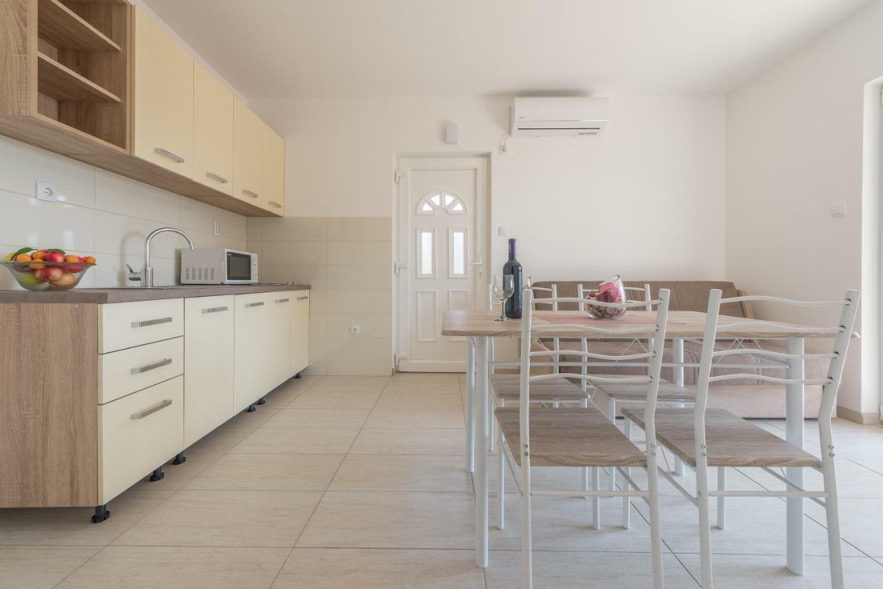 Apartmani Dupor Горни-Карин Экстерьер фото