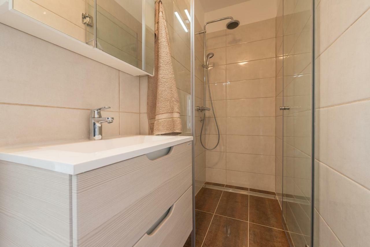 Apartmani Dupor Горни-Карин Экстерьер фото