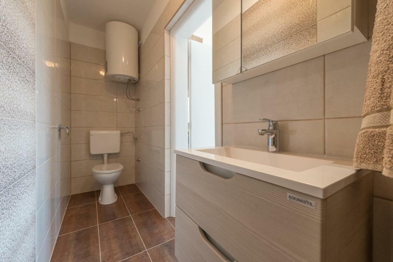 Apartmani Dupor Горни-Карин Экстерьер фото