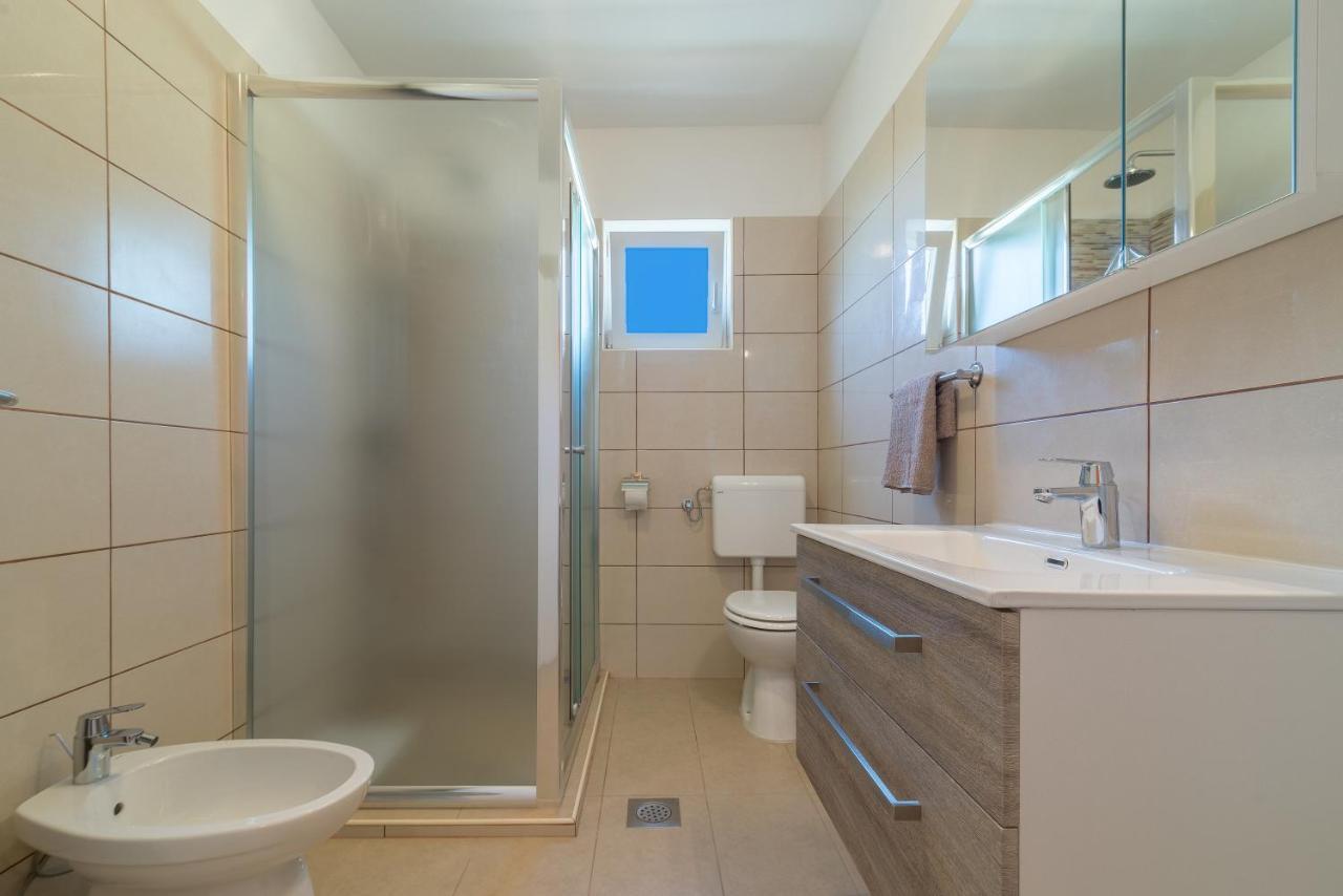 Apartmani Dupor Горни-Карин Экстерьер фото