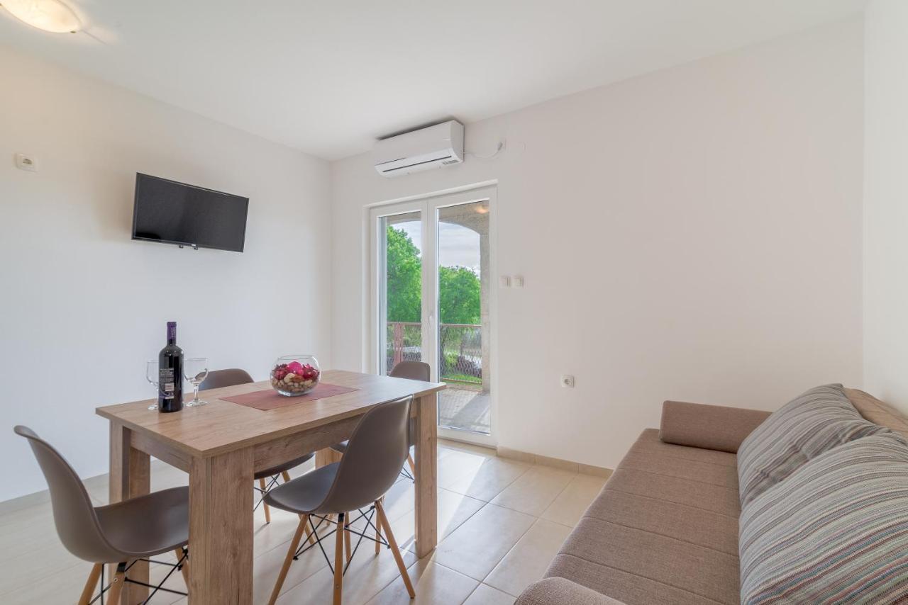 Apartmani Dupor Горни-Карин Экстерьер фото